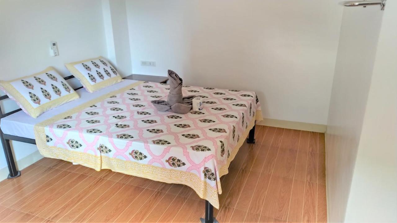 Hotel Ashoka Ел Нидо Екстериор снимка
